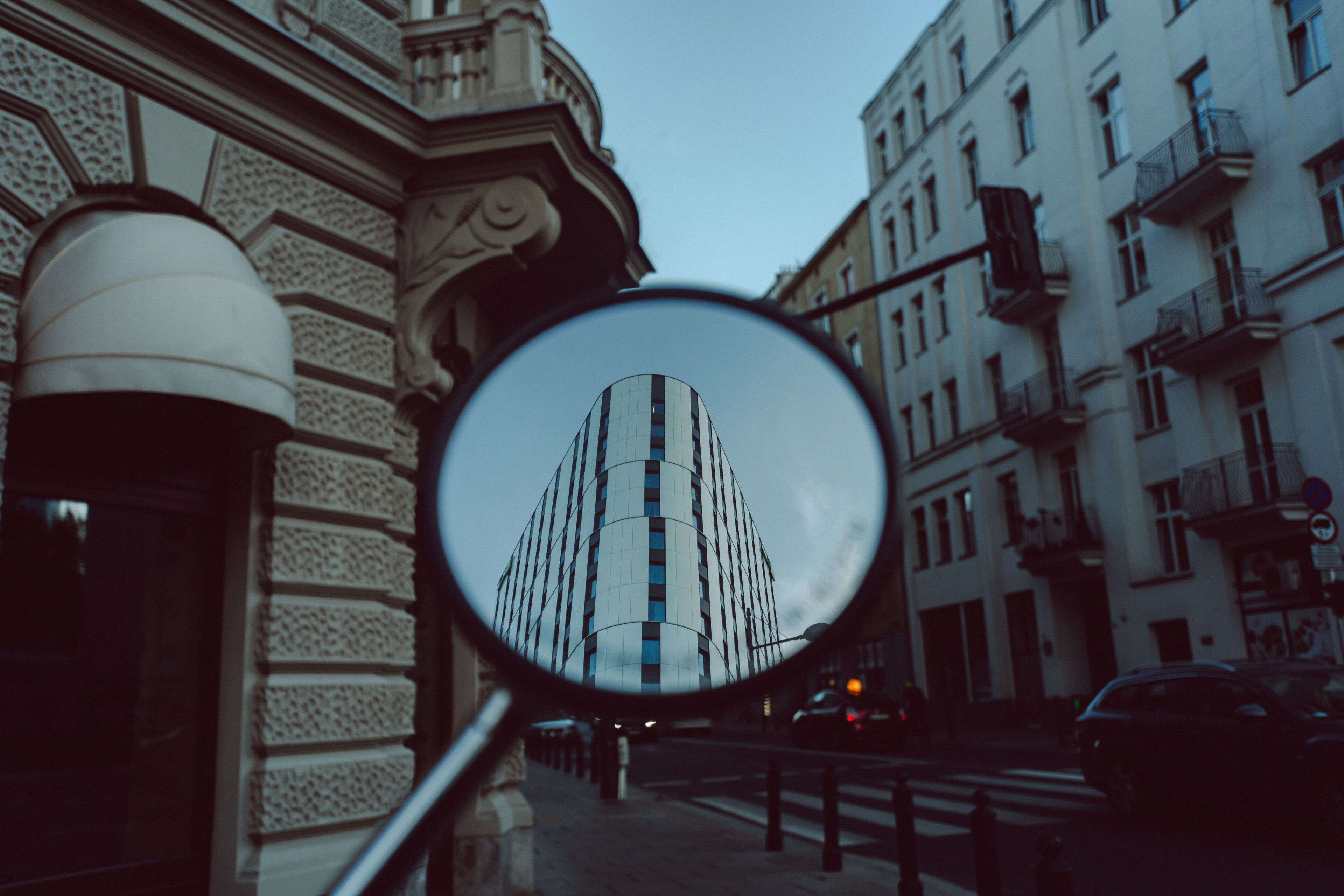 Fotografia miejska uchwycona obiektywem Viltrox AF 28mm. Warszawa 