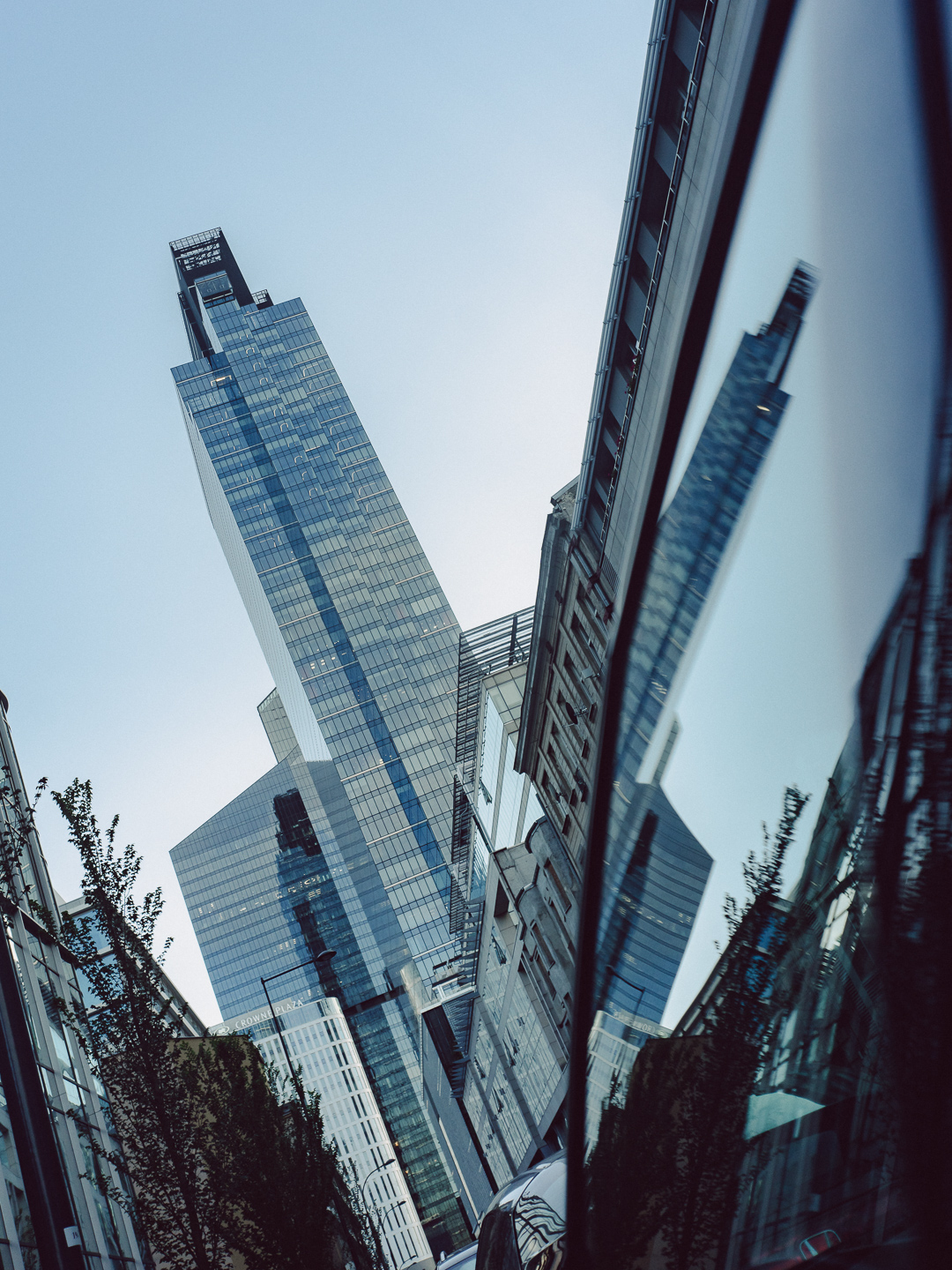 Fotografia miejska uchwycona obiektywem Viltrox AF 28mm. Warszawa 